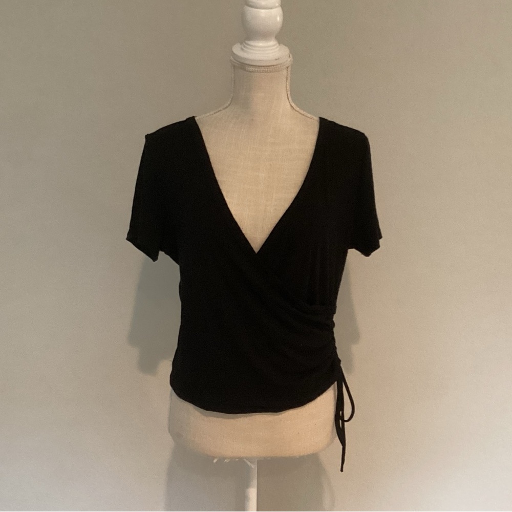 Every June Ribbed Ruched Crop Top - Picture 6 of 6